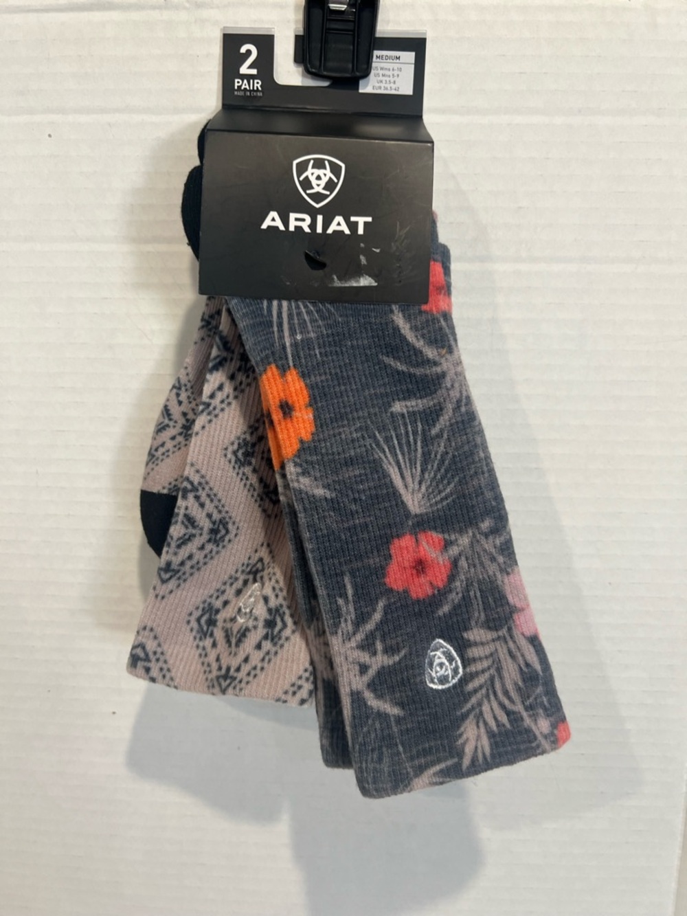 ARIAT 2-Pack Hibiscus Graphic Crew Socks Size MEDIUM Unisex NWT